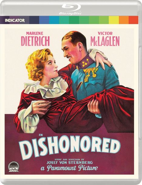 Auf einem Filmplakat umarmen sich zwei Personen, oben die Namen Marlene Dietrich und Victor McLaglen, Titel: "Dishonored".