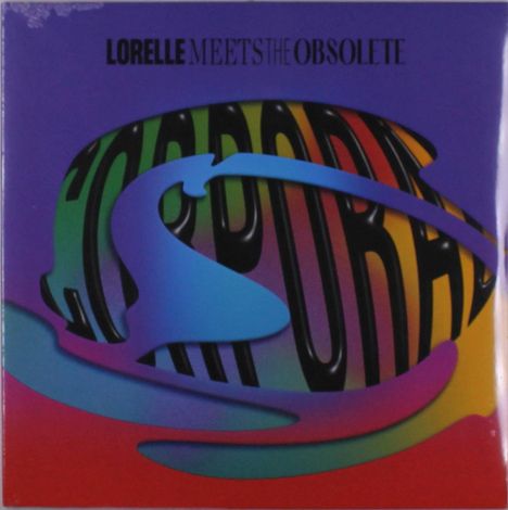 "LORELLE MEETS THE OBSOLETE" in schwarzen Buchstaben oben; bunte, abstrakte Formen auf blau-rotem Hintergrund.