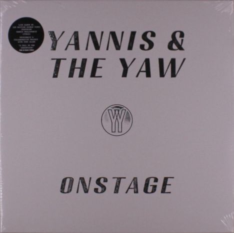 „YANNIS & THE YAW, ONSTAGE.“ Ein kreisförmiges Logo mit „YY“ in der Mitte. Schlichtes, minimalistisches Design.