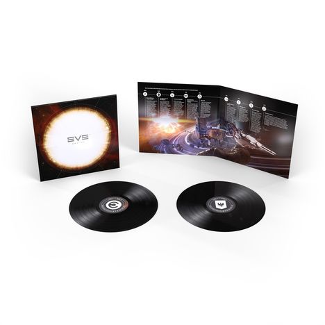 "EVE Online" steht auf einem Albumcover, daneben ein aufklappbares Büchlein mit Text und Weltraumillustration. Zwei Schallplatten.