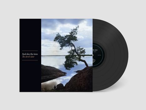 „And also the trees, The devil's door“; Cover zeigt einen einsamen Baum am Wasser, daneben eine Schallplatte.