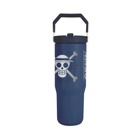 Blauer Becher mit Totenkopf-Logo und "STRAW HAT CREW" Text. Illustratives Piratenmotiv.