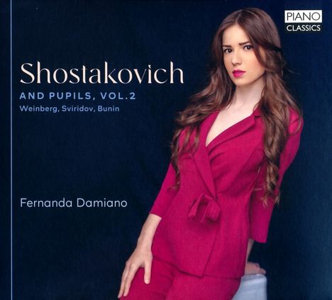 "Shostakovich and Pupils, Vol. 2. Fernanda Damiano. Eine Frau in pinkem Anzug vor dunklem Hintergrund."