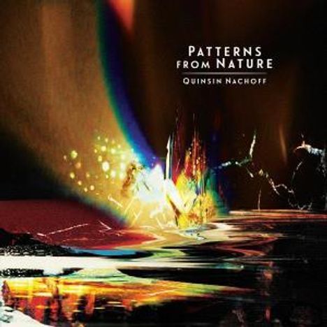 Text: "PATTERNS FROM NATURE QUINSIN NACHOFF". Farbenfrohe, abstrakte Muster mit Lichtspiegelungen und verblasstem Hintergrund.