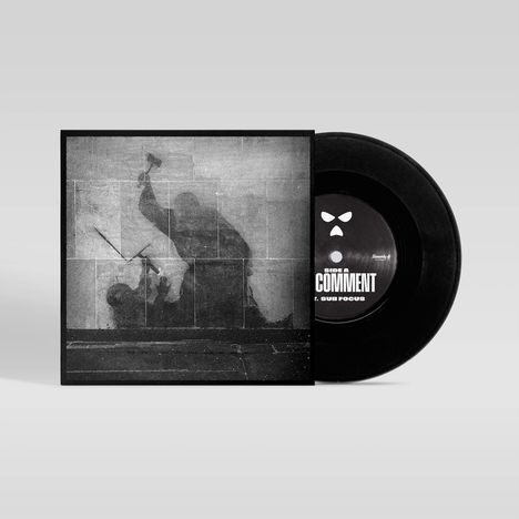 Auf der Schallplatte: "Side A COMMENT ft. Sub Focus". Daneben eine Schwarz-Weiß-Illustration von zwei schemenhaften Figuren.