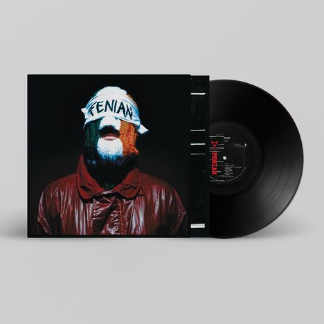 Texte: „FENIAN“. Ein Mann mit bunter Maske und Lederjacke. Eine Schallplatte liegt rechts davon.