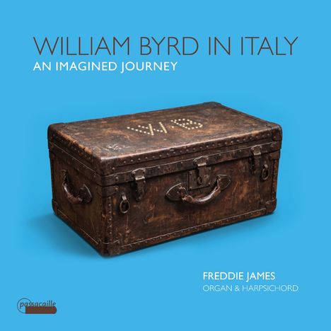 „WILLIAM BYRD IN ITALY: AN IMAGINED JOURNEY“ steht über einem alten Koffer auf blauem Hintergrund.