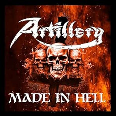 "Artillery", "Made in Hell" in weißer Schrift mit drei Totenköpfen vor einem brennenden Hintergrund.
