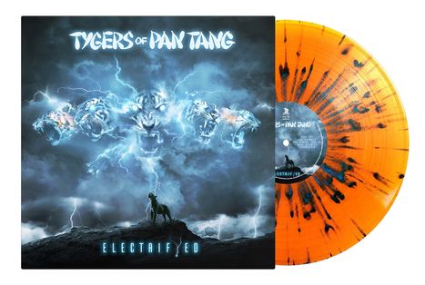 Texte: "TYGERS OF PAN TANG", "ELECTRIFIED". Illustration: Tigerköpfe aus Blitzen, ein Tiger auf einem Hügel vor Gewitterwolken.