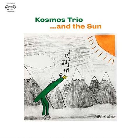 "Kosmos Trio ...and the Sun" steht oben. Eine Illustration zeigt eine Figur, die zur Sonne singt, umgeben von Bergen.