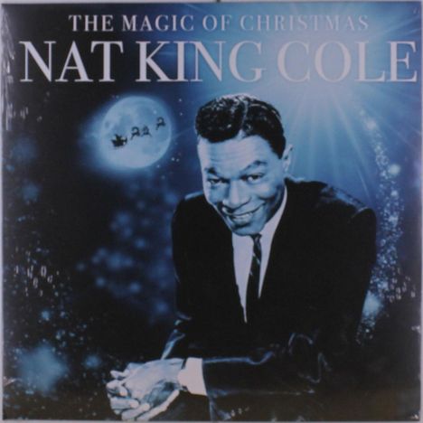 "The Magic of Christmas" und "Nat King Cole" in großen Buchstaben, darunter ein Mann in Anzug vor blauem Hintergrund.