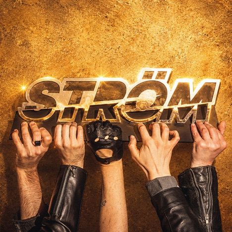 Text: "STRÖM" in großen leuchtenden Buchstaben. Fünf Hände halten den Schriftzug vor einem goldenen Hintergrund.