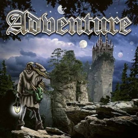 „Adventure“ steht oben. Illustration: Reisender mit Laterne auf felsigem Pfad, Burg auf hohem Fels im Hintergrund.