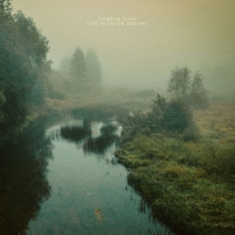 Oben steht: "Laughing Stock - Life in Seven Dreams". Dunstige Landschaft mit Fluss und Bäumen in ruhigem, nebligem Ambiente.