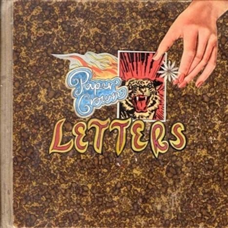 Text: "Paper Crown LETTERS". Eine Hand berührt einen Tiger auf gesprenkeltem Hintergrund. 