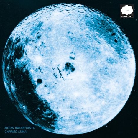 Text: "MOON INHABITANTS CANNED LUNA". Ein blau-weißes Bild des Mondes mit einem Wolkenlogo rechts oben.