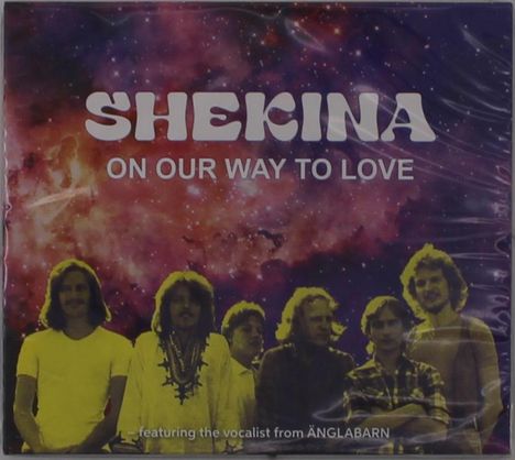 "Shekina. On Our Way to Love. Featuring the vocalist from Änglabarn." Sechs Männer vor einem bunten, galaktischen Hintergrund.