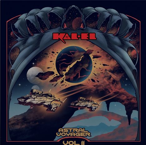 „Kal-El, Astral Voyager Vol. II“. Illustration: Raumschiffe, Planeten und Asteroiden in düsteren Farben, umrahmt von Alien-Strukturen.
