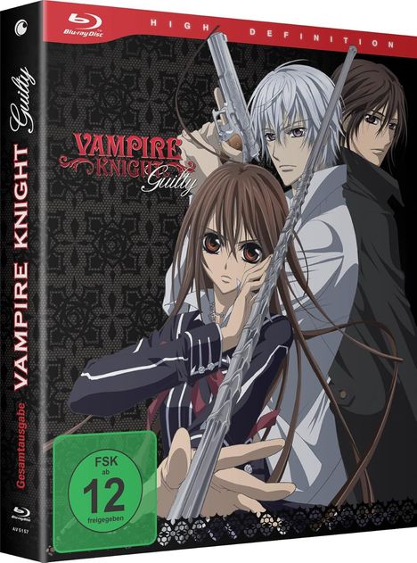 „Vampire Knight Guilty“ in Rot. Drei Anime-Figuren mit Waffen, eine Frau im Vordergrund mit ernster Miene.