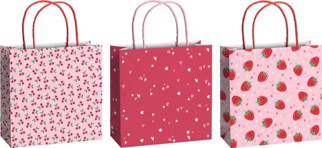 Drei Geschenktüten: links rosa mit Kirschen, Mitte rot mit Herzen, rechts rosa mit Erdbeeren. Rote Tragegriffe.