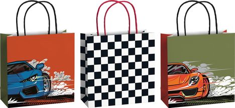 Drei Geschenktüten: Links blaues Auto auf Orange, Mitte schwarz-weiß kariert, rechts oranges Auto auf Grün.