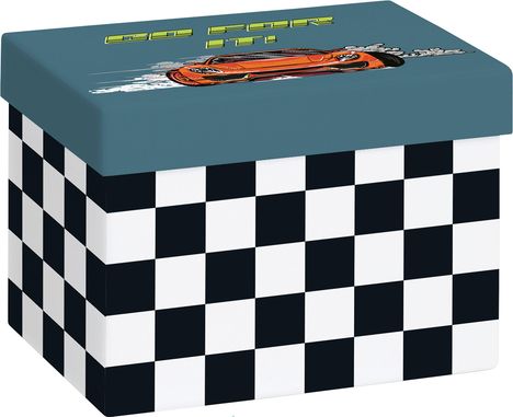 Text: "Go For It!" Illustration eines orangefarbenen Autos auf blauem Hintergrund. Würfelmuster auf den Seiten.