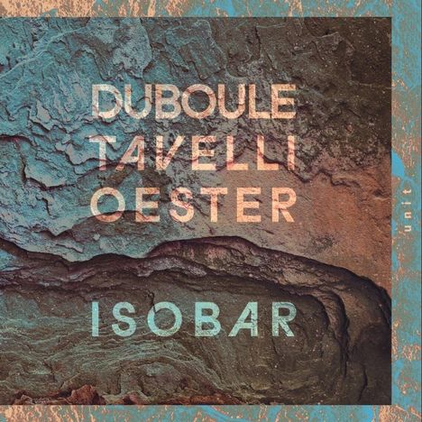 Texte: "DUBOULE TAVELLI OESTER ISOBAR". Hintergrund aus blauer und brauner Steintextur.