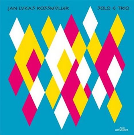 Text oben: "JAN LUKAS ROSSMÜLLER SOLO & TRIO". Bunte Rauten auf blauem Hintergrund in einem geometrischen Muster.