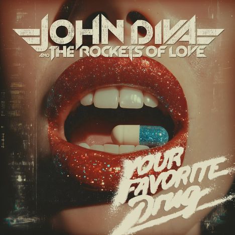 Text: "JOHN DIVA AND THE ROCKETS OF LOVE" und "YOUR FAVORITE DRUG". Rote, glitzernde Lippen halten eine blau-weiße Kapsel.