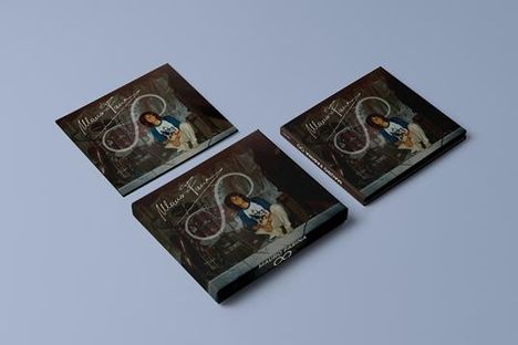 Cover zeigt "Shea", Person mit Gitarre in gemütlichem Raum, in drei Ansichten. Vintage-Stil, warmes Licht.