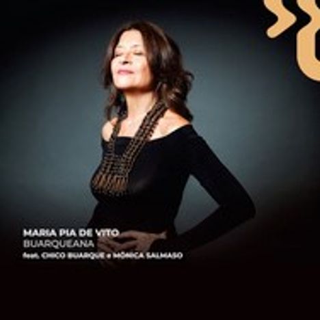 MARIA PIA DE VITO BUARQUEANA feat. CHICO BUARQUE e MÔNICA SALMASO. Frau mit geschlossenen Augen und langem Halsband.