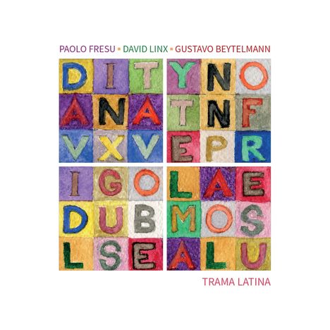 PAOLO FRESU, DAVID LINX, GUSTAVO BEYTELMANN oben, TRAMA LATINA unten. Illustration mit bunten Buchstabenfeldern.