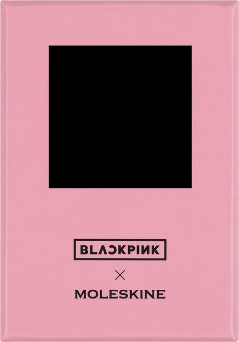 "BLACKPINK x MOLESKINE" auf rosa Hintergrund mit schwarzem Rechteck in der Mitte; wirkt modern und minimalistisch.