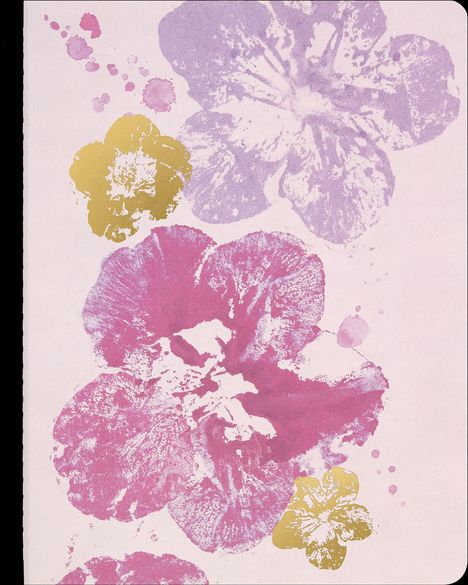 Keine Texte vorhanden. Kunstvolle Darstellung von Blumen in Rosa, Lila und Gelb auf hellem Hintergrund.