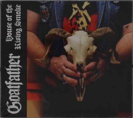 "Goatfather. House of the Rising Smoke." Ein Mann in Jeansjacke hält einen Widder-Schädel in den Händen.