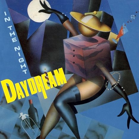 Text: "IN THE NIGHT", "DAYDREAM". Illustration: Abstrakte Figur mit Würfelkörper und Saturnalienhut vor nächtlicher Kulisse.