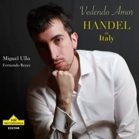 „Vedendo Amor. HANDEL in Italy. Miguel Ulla, Fernando Reyes.“ Ein nachdenklicher Mann stützt sein Kinn auf die Hand.