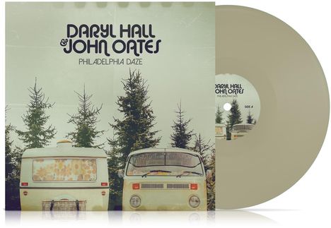"Daryl Hall & John Oates, Philadelphia Daze." Zwei Fahrzeuge vor Tannenbäumen, Retro-Design.
