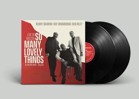 Texte: "Live in Brecon", "So Many Lovely Things", "Kenny Barron", "Ray Drummond", "Ben Riley". Albumcover mit drei Männern.