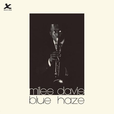 „miles davis blue haze“ steht unten. Oben rechts ein goldener Sticker: „180g“. Silhouette eines Trompeters im Zentrum.