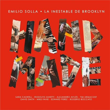 Text: "Emilio Solla · La Inestable de Brooklyn", "Handmade". Namen unten. Buchstaben mit Händen und Instrumenten gefüllt. Roter Hintergrund.