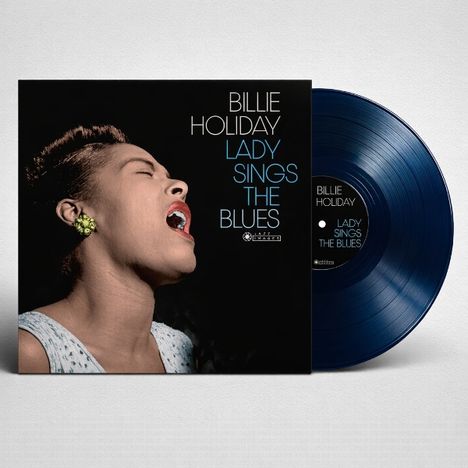 Text: “BILLIE HOLIDAY LADY SINGS THE BLUES.” Links Gesicht einer singenden Frau, rechts eine blaue Vinyl-Schallplatte.