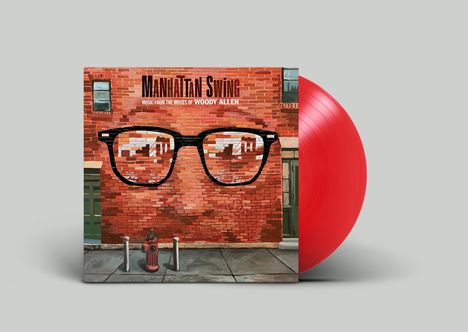 Text: "Manhattan Swing, Music from the Movies of Woody Allen." Ziegelwand mit aufgemalter Brille, rotes Vinyl sichtbar.