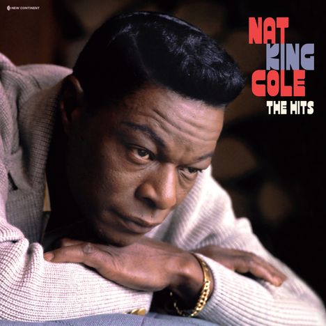 Text: „NAT KING COLE THE HITS“. Ein nachdenklicher Mann mit gefalteten Händen liegt auf einem Tisch.