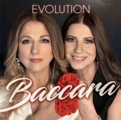 "EVOLUTION" oben, "Baccara" unten. Zwei lächelnde Frauen, eine hält rote Rosen.