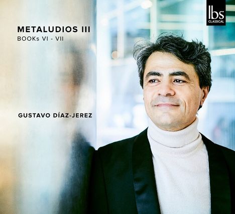 METALUDIOS III, BOOKS VI - VII, Gustavo Díaz-Jerez. Ein Mann in Anzug vor modernem Hintergrund. Oben rechts ein Logo.