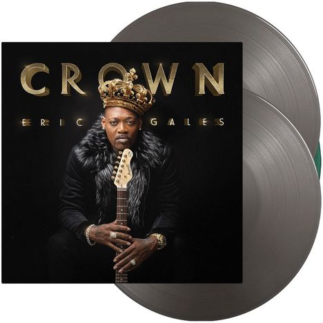 Text: "CROWN ERIC GALES". Ein Mann mit Krone hält eine Gitarre, stilvoll gekleidet. Zwei Vinyl-Schallplatten im Hintergrund.