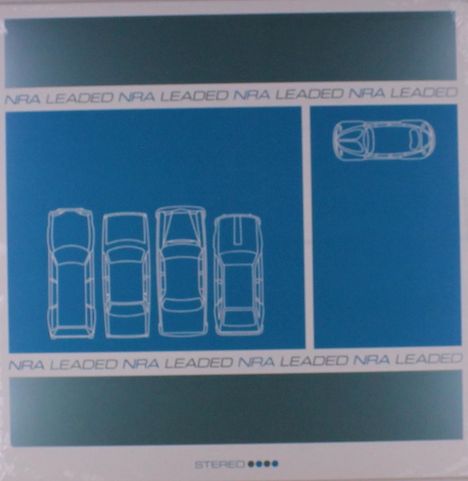 "NRA LEADED" wiederholt. Oben: Vier Autos von oben in Blau/Weiß. Rechts: Einzelnes Auto von oben, kleiner. Unten: "STEREO".