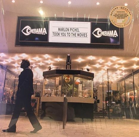 Text: "Marlon Pichel Took You to the Movies", "CINERAMA Theater". Ein Mensch geht an einem beleuchteten Kinogebäude vorbei.