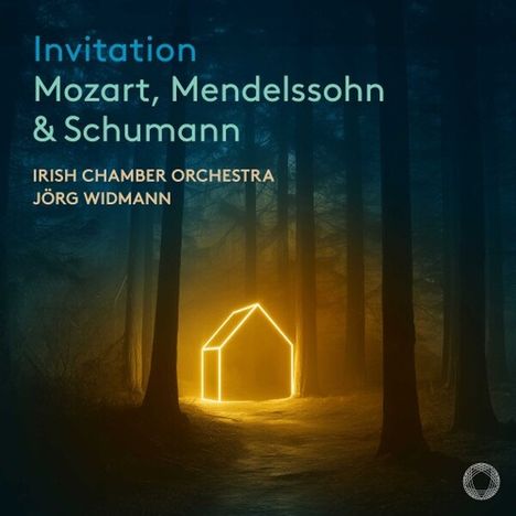"Invitation: Mozart, Mendelssohn & Schumann. Irish Chamber Orchestra, Jörg Widmann. Leuchtendes Haus in dunklem Wald."